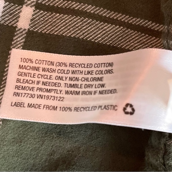 Green Plaid woman’s shirt - Picture 2 of 3